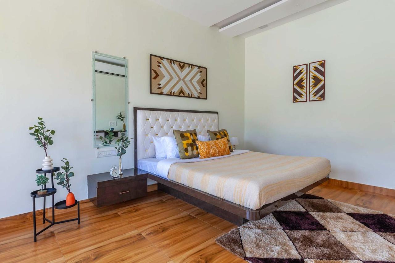 Natures Odyssey By Stayvista - Amidst Lush Greenery With Outdoor Pool And Indoor Activities Chinchavli 외부 사진
