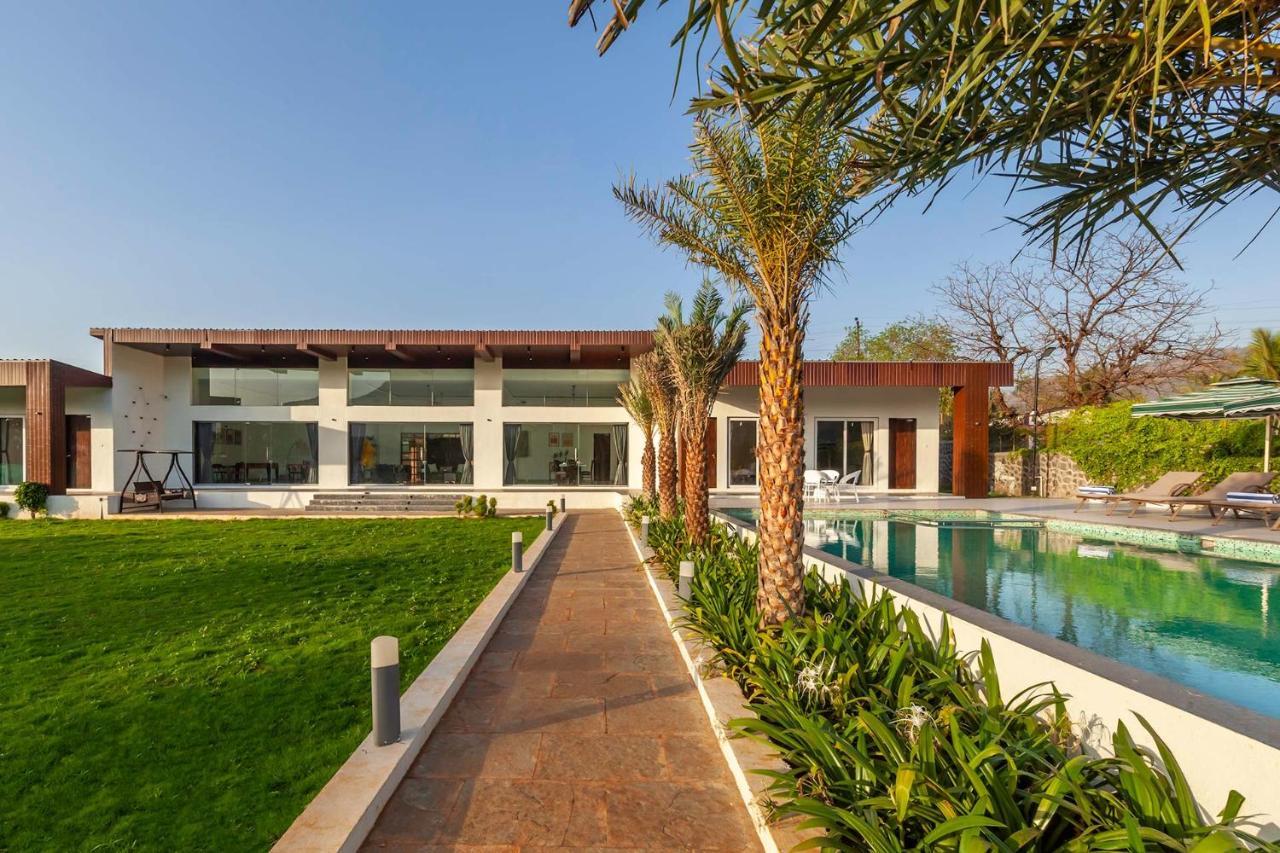 Natures Odyssey By Stayvista - Amidst Lush Greenery With Outdoor Pool And Indoor Activities Chinchavli 외부 사진