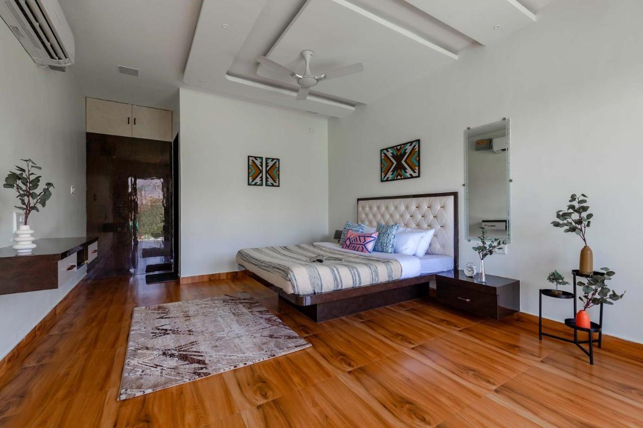 Natures Odyssey By Stayvista - Amidst Lush Greenery With Outdoor Pool And Indoor Activities Chinchavli 외부 사진
